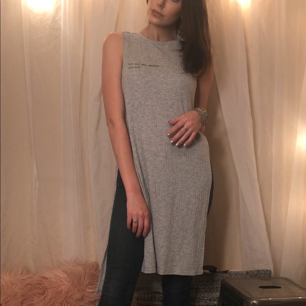 Light gray sleeveless tunic top